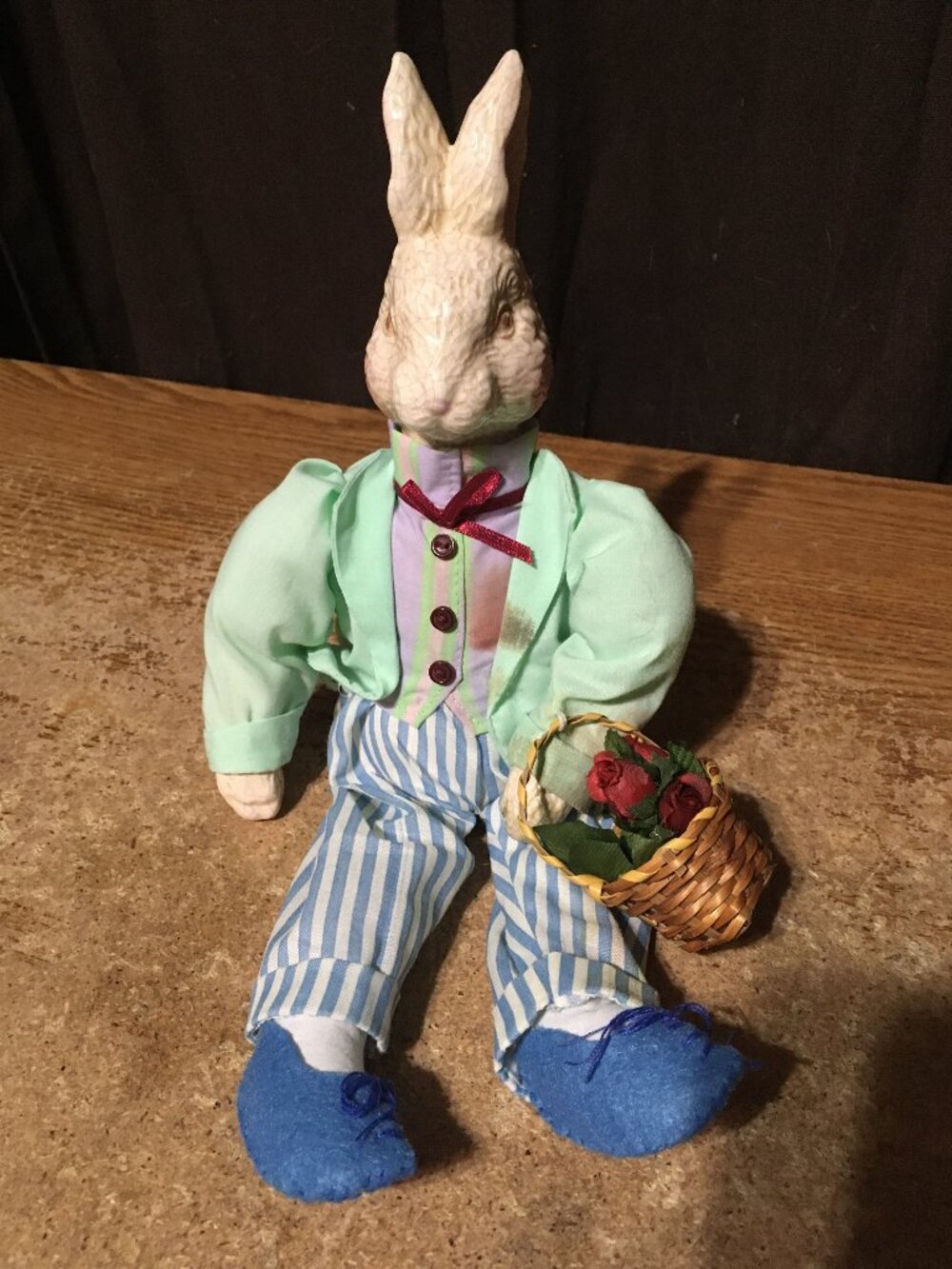 2002 AVON GIFT COLLECTION DAD BUNNY RABBIT SHELF SITTER HOLDING BASKET EASTER
